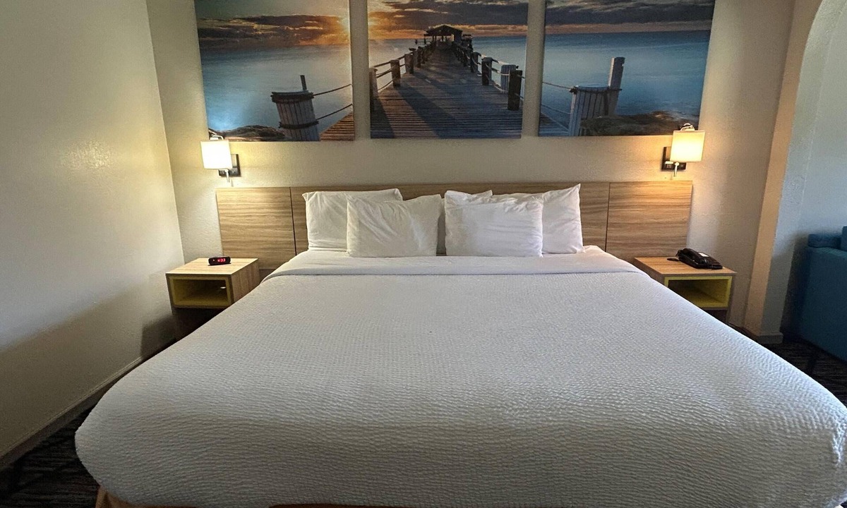 Stockbridge Hotel | Days Inn & Suites by Wyndham Stockbridge South Atlanta