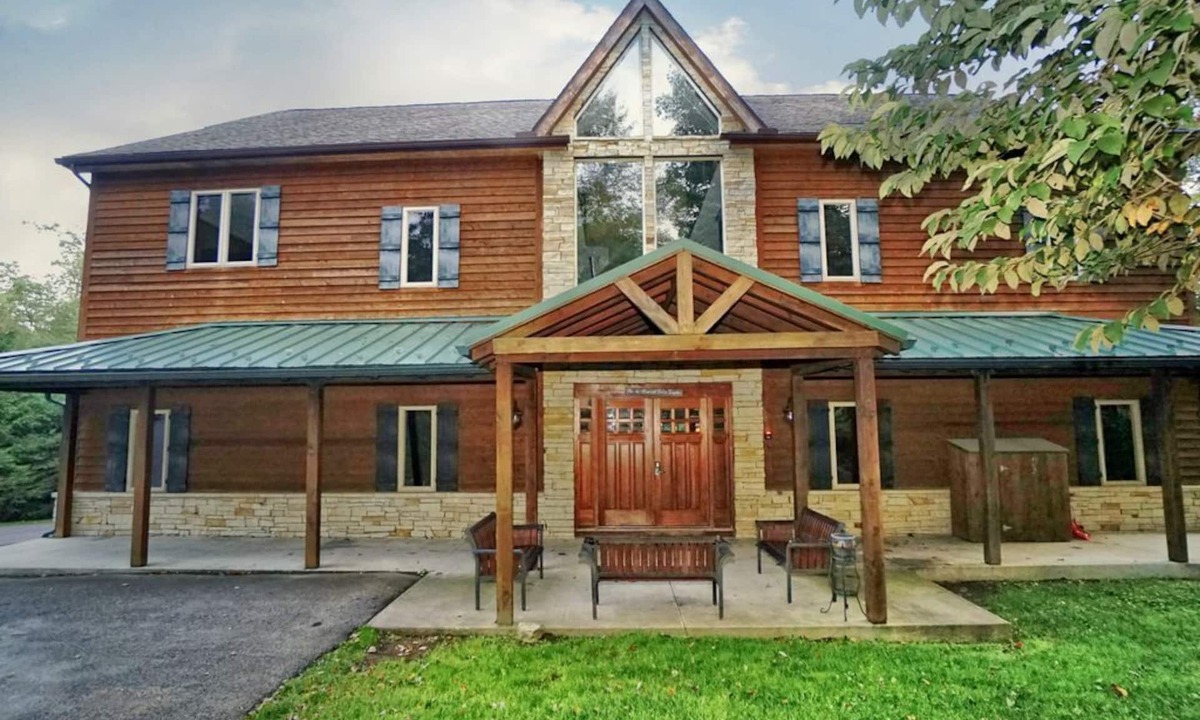 McHenry House | Deep Creek Ski Boat Golf Fish prvt indoor pool hot tub updated cancellation plcy