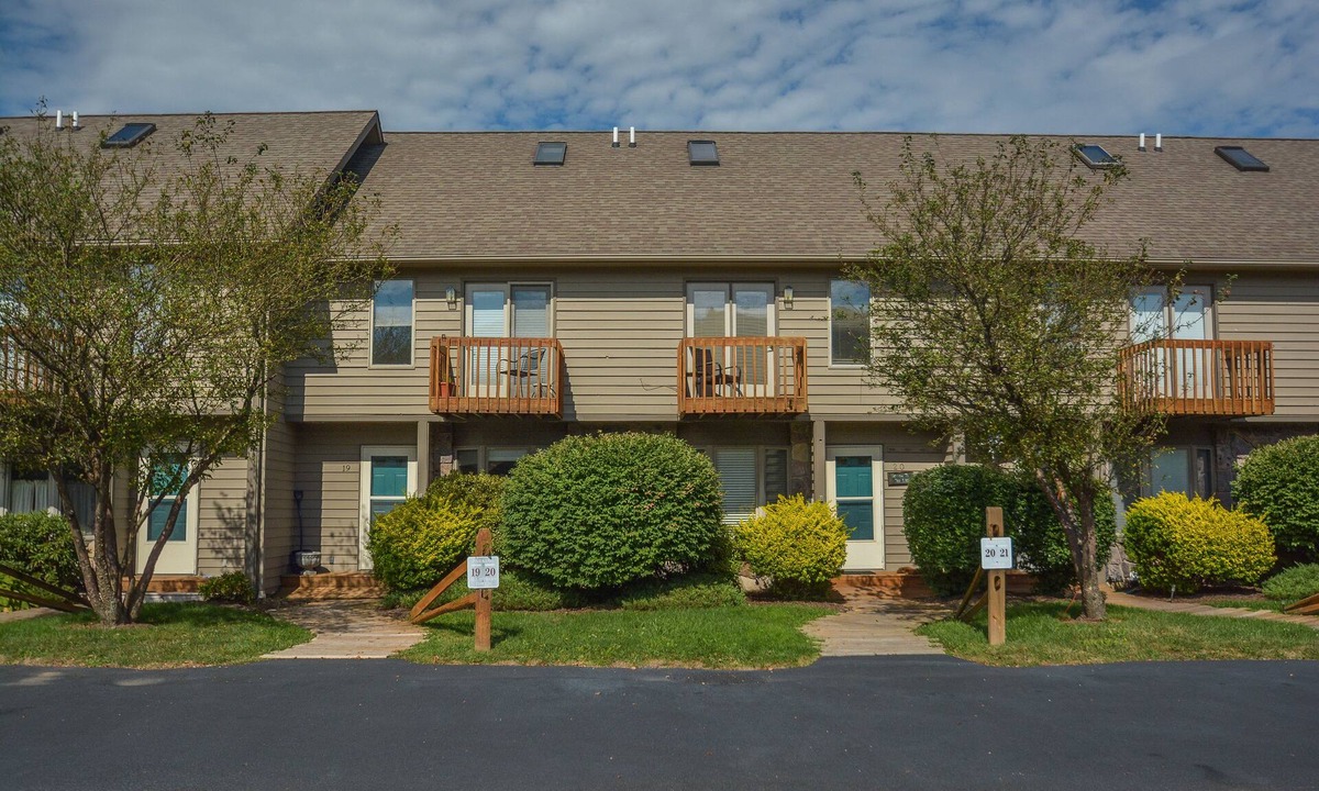 McHenry House | Deep Creek Village 20 | Across from Wisp Resort!