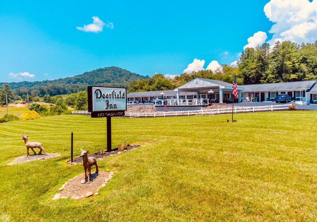 Hayesville Hotel | Deerfield Inn - Virtual Check In
