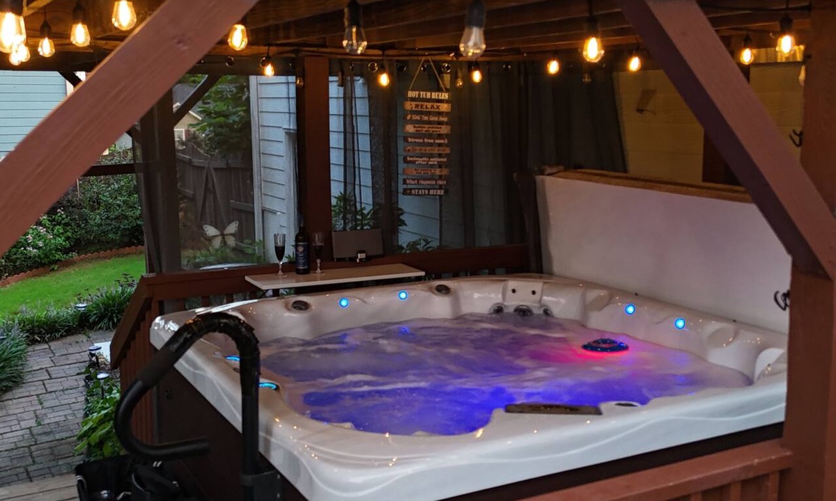 Acworth Apartment | Delightful 1-bedroom Basement apartment with outdoor Jacuzzi