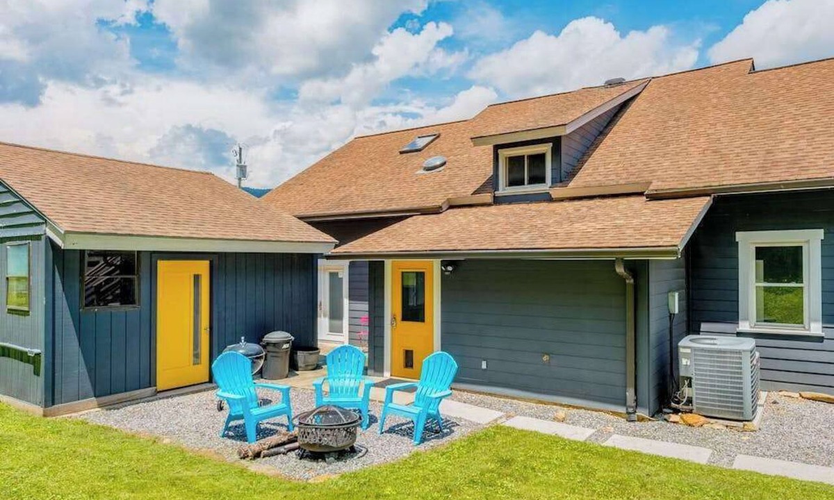 Swannanoa Condo | Desirable escape near downtown with firepit, fast WiFi, central AC & kitchenette