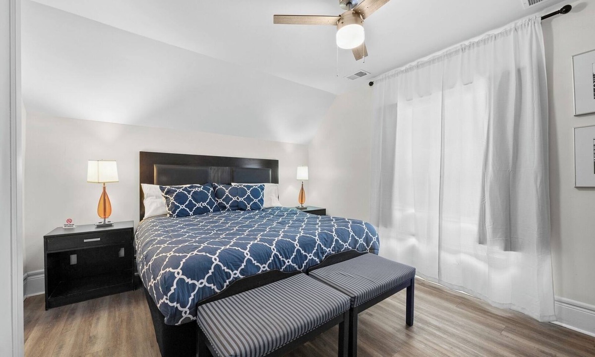 Mexicantown - Southwest Detroit Cottage | Detroit Getaway: 2-bedroom Apartment for 7 & Wifi
