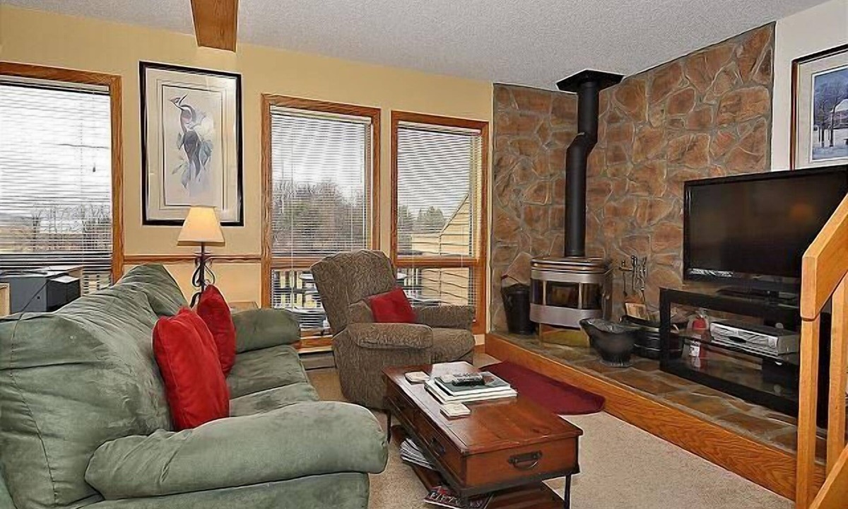 Davis Condo | DF79-Cozy Condo! Pets ok! Pool!