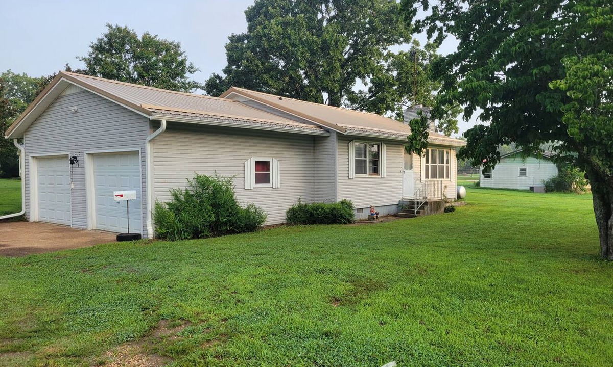 Diamond City House | Diamond City Lake & Links Cozy 2 bedroom 1 bath in the center of everything!