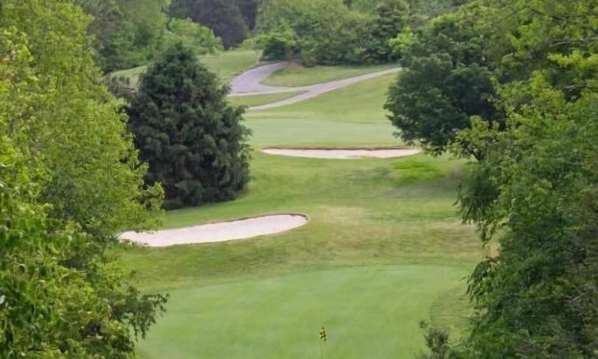 Pittman Center Villa | Diamond Resorts Bent Creek Golf Village - 2 Bed Access Lockoff Roll-in Shower