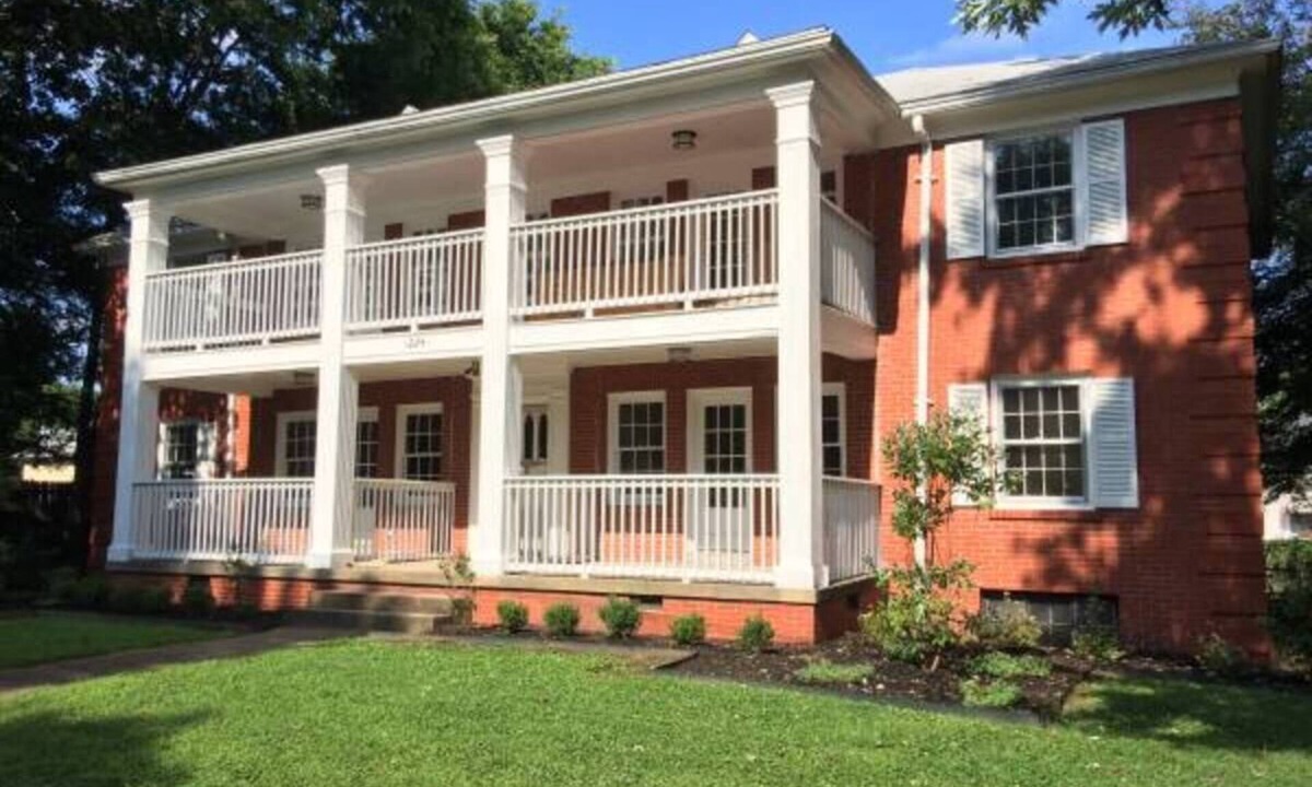 Evansville Apartment | Digs 5 of 5: 1BDRM Open & Airy Garden Suite with Private Parking & More!