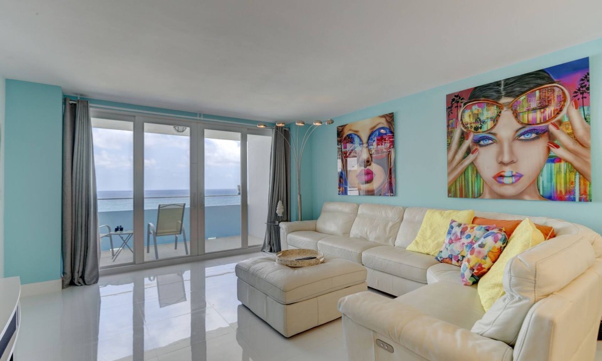 Galt Mile Condo | DIRECT OCEAN VIEWS with Balcony on the beach. SUMMER REBATE 5+ NIGHTS