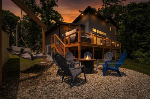 Bella Vista Ski Chalet | Dirt Merchant Chalet Trail Access Hot Tub on Back 40 Trail