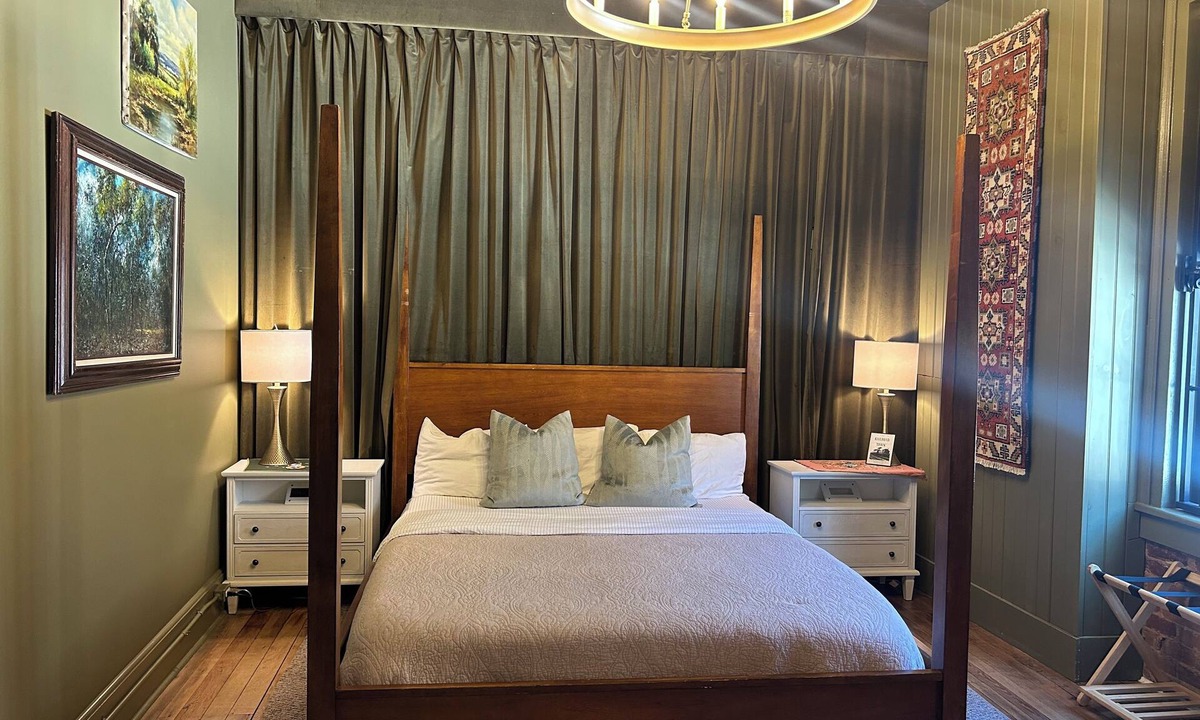 Sweetwater Apartment | Dixon Suite at Remedies Inn Boutique Hotel. Private room, bath and kitchenette.
