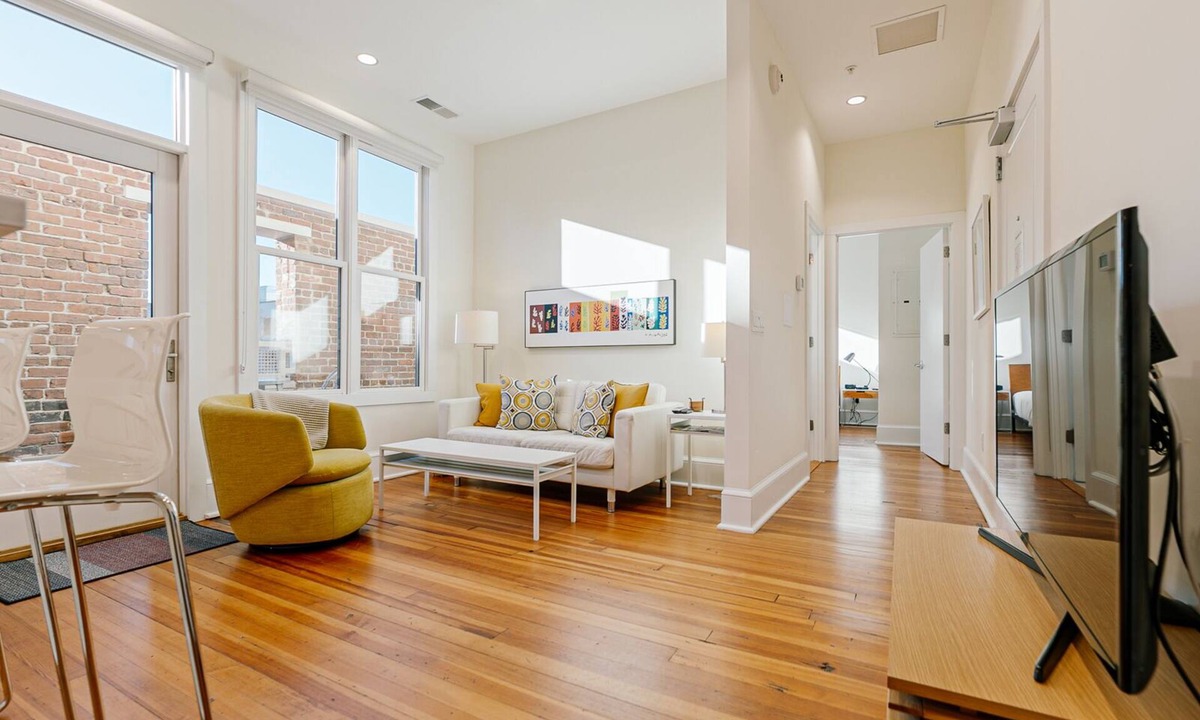 Downtown Asheville Condo | Dog-friendly King BD Full Bath in the Epicenter + Private Outdoor Balcony