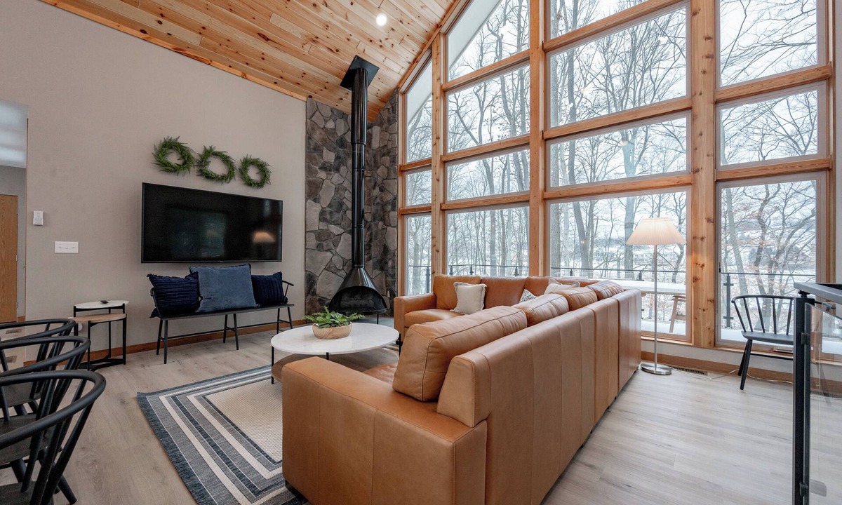 Waterfront Greens House | Dog Friendly Luxe Deep Creek Stay w/Indoor Pool