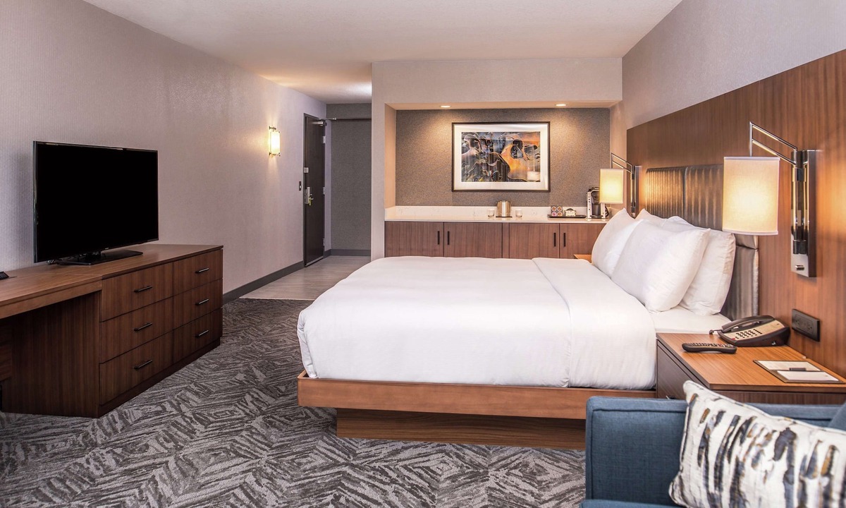 Lafayette Hotel | Doubletree by Hilton Lafayette East, IN