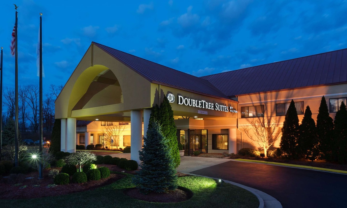 Sharonville Hotel | DoubleTree Suites by Hilton Cincinnati – Blue Ash