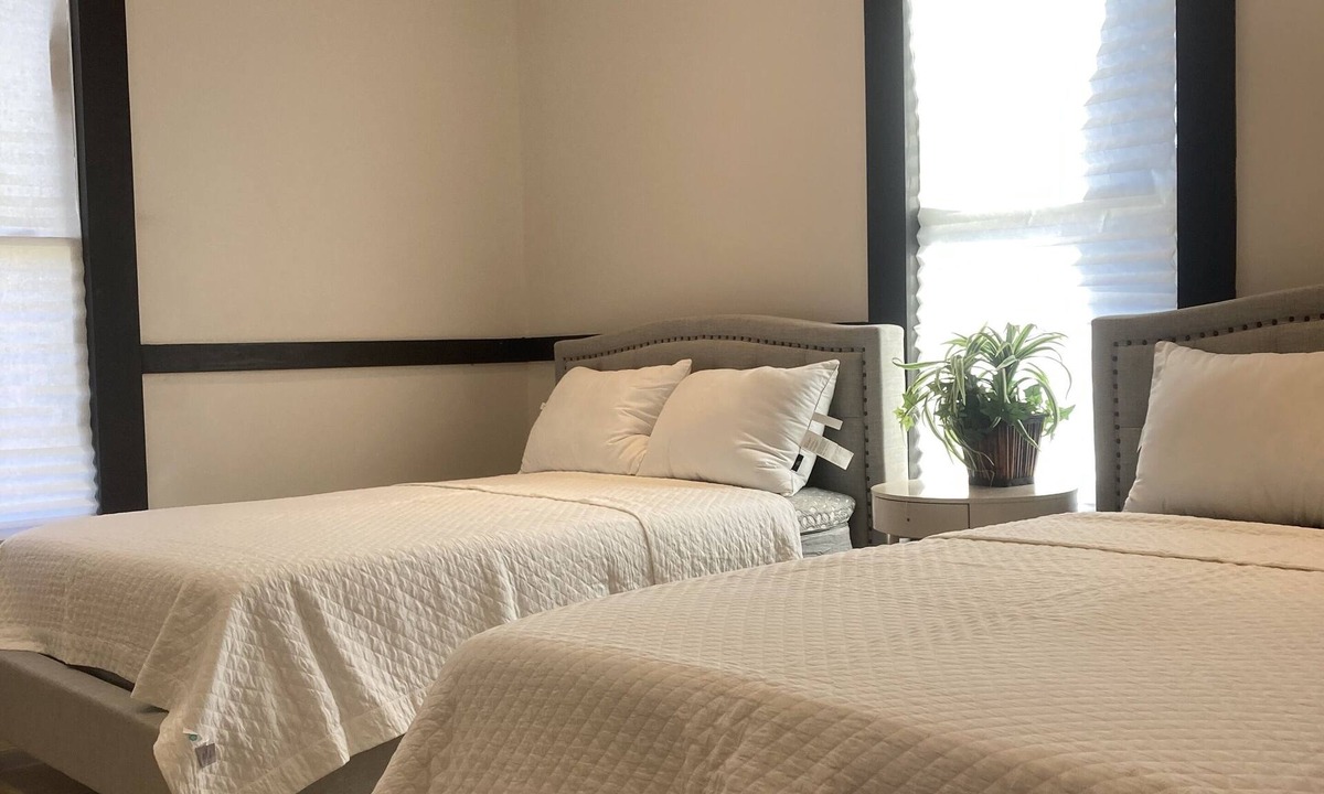 Danville House | Downtown Danville Luxury House, walk to restaurants & bars, dog friendly