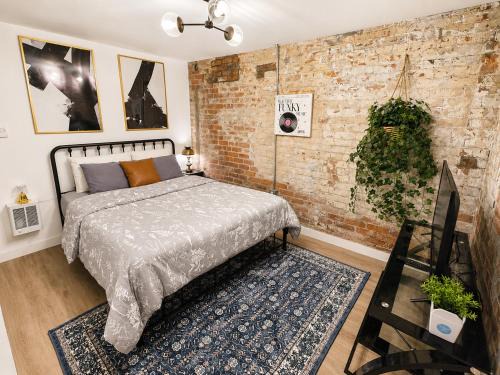 Brush Park Apartment | Downtown Detroit Hidden Gem Walk to Venues & DMC
