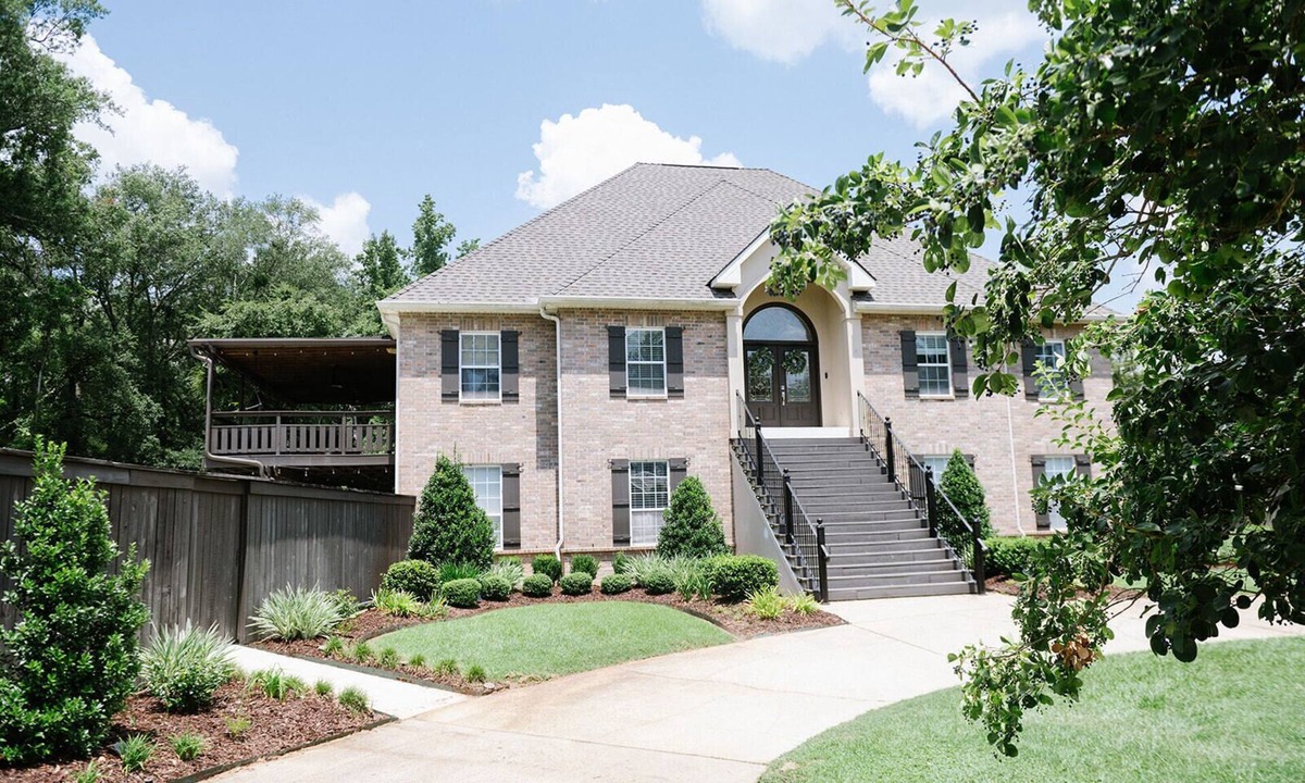 Hammond House | Downtown Estate Property close to Southeastern