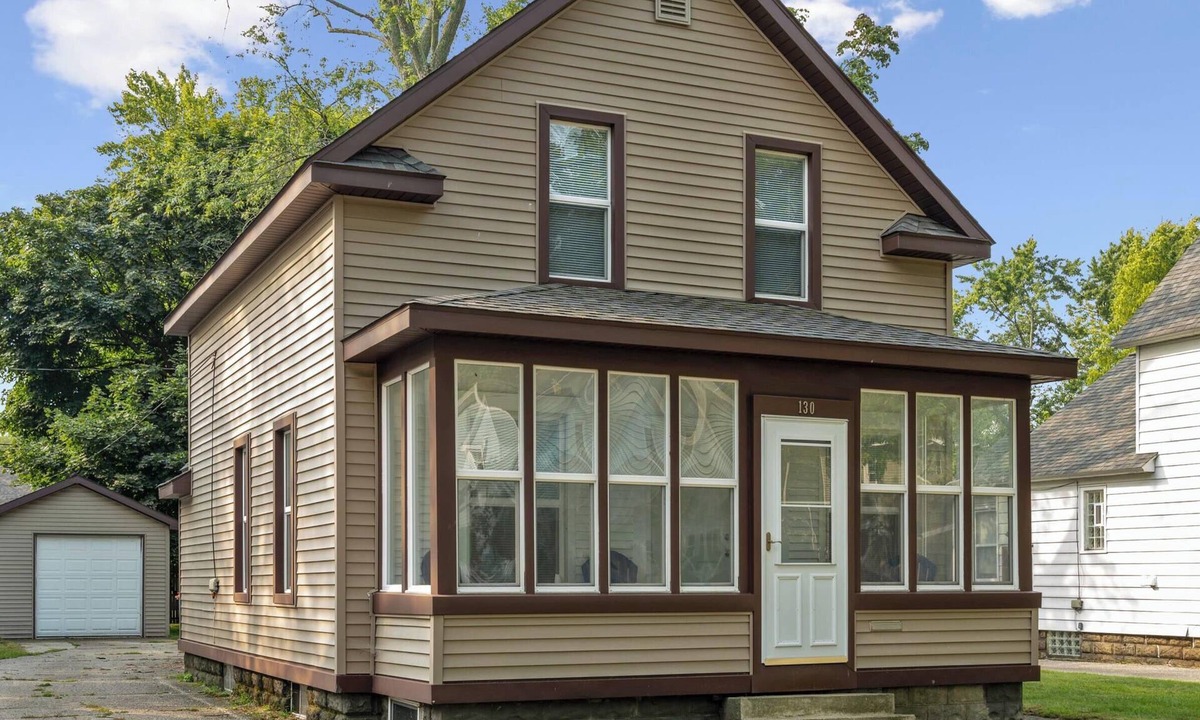 Holland House | Downtown Holland Charmer