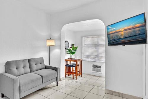 Downtown Hollywood Apartment | Downtown Hollywood Beach Blvd Studio Getaway