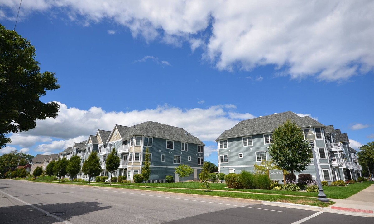 Traverse City House | Downtown Traverse City condo with balcony. Walk to everything. A/C.