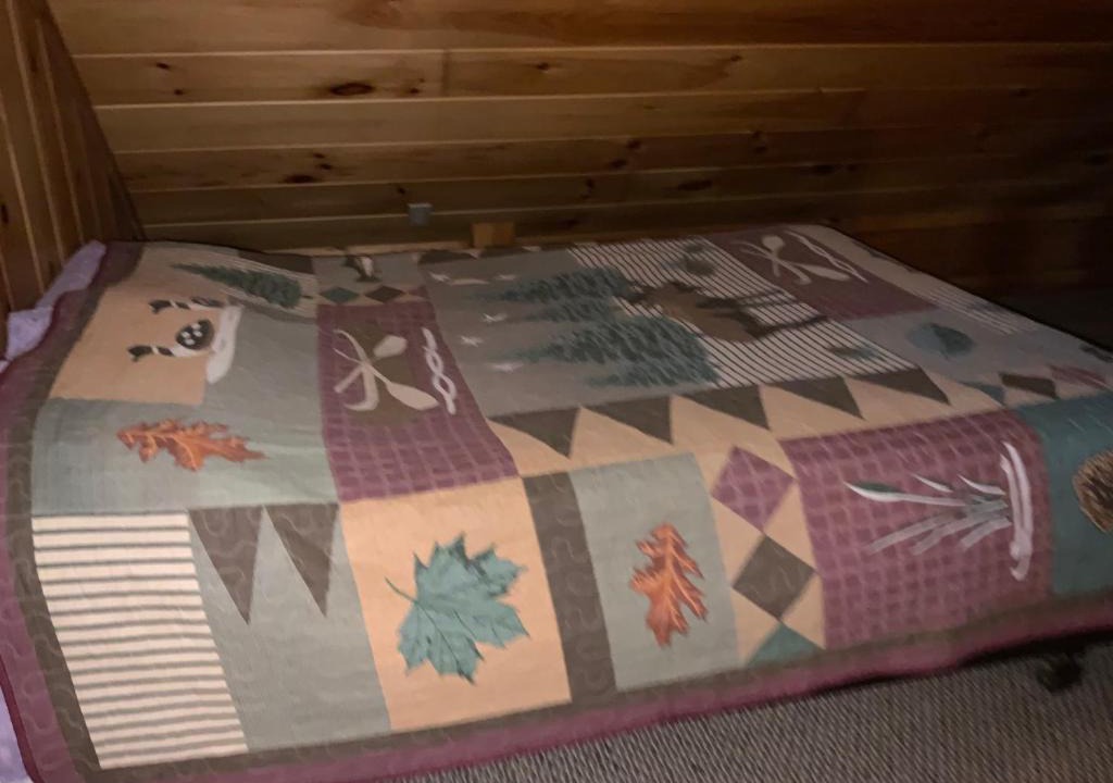 Bath House | Dreams End Deerrun Cabin