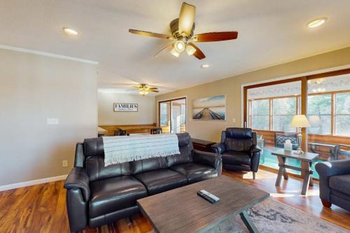 Tomahawk House | Dreams on the Lake
