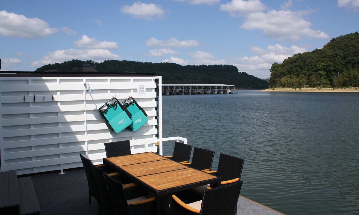 Nancy House | Driftwood Cove - Pet Friendly Floating House on Lake Cumberland