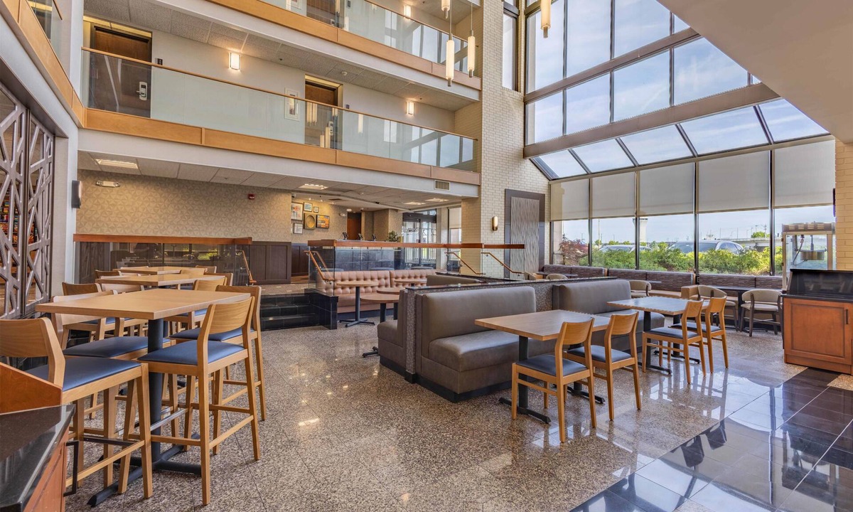 Airport Township Hotel | Drury Inn & Suites St. Louis Airport