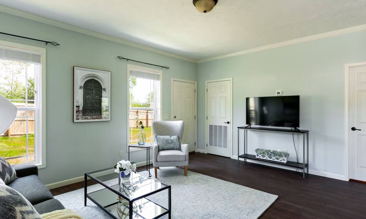 Harvest Apartment | Duplex Retreat for 2 Near Madison