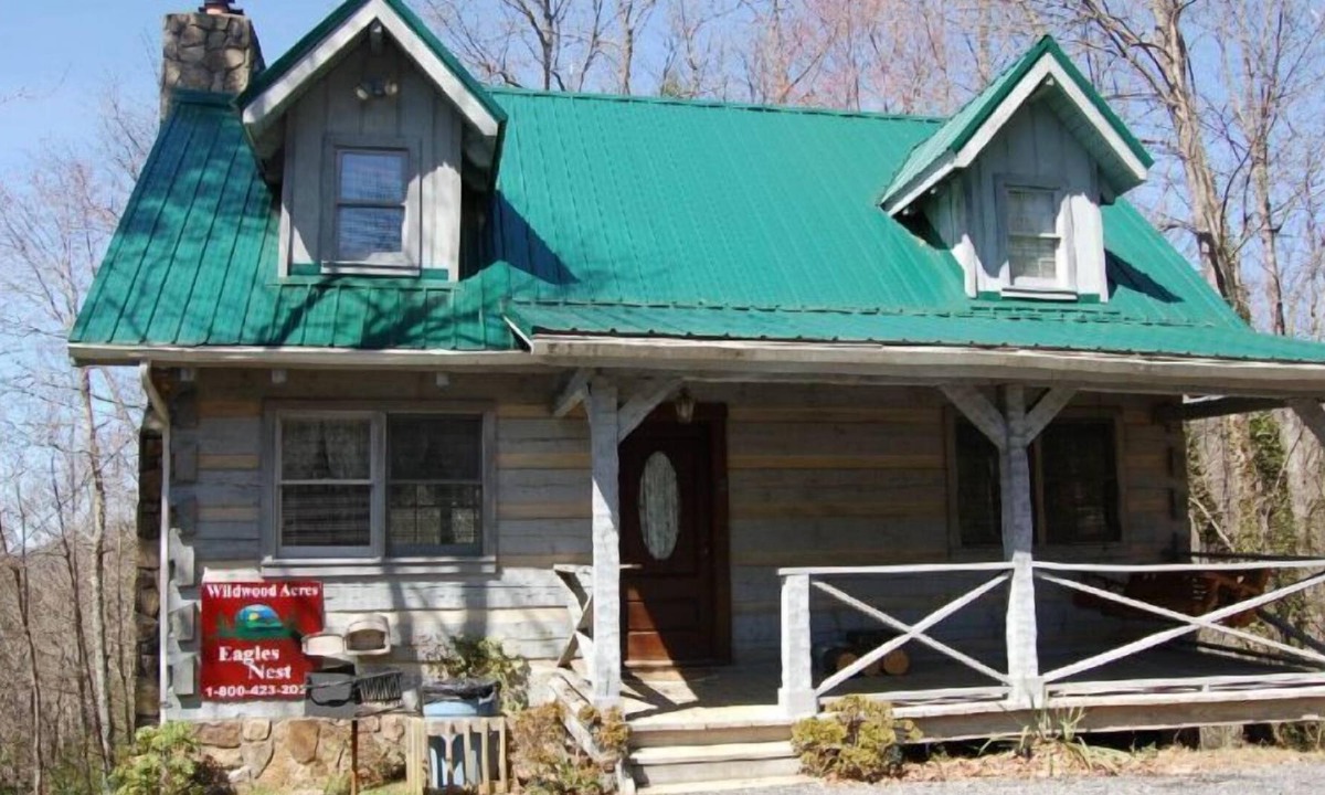 Cosby Cabin | Eagle's Nest - 2 Bedrooms, 2 Baths, Sleeps 6 by RedAwning