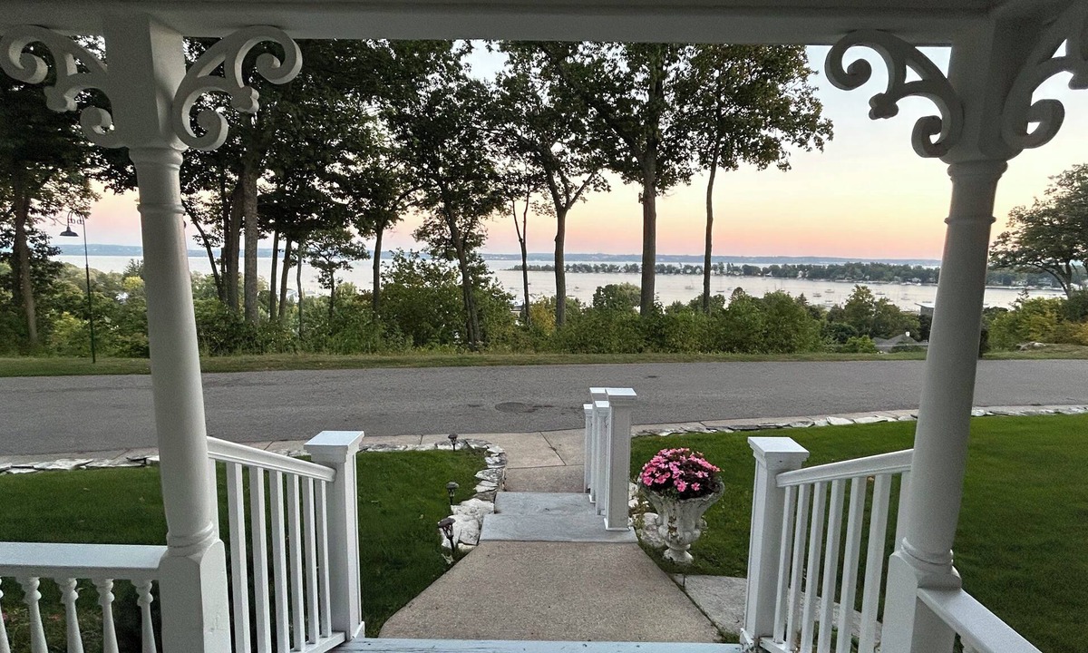 Harbor Springs House | East Bluff Overlook - 4 bedroom cottage in Harbor Springs