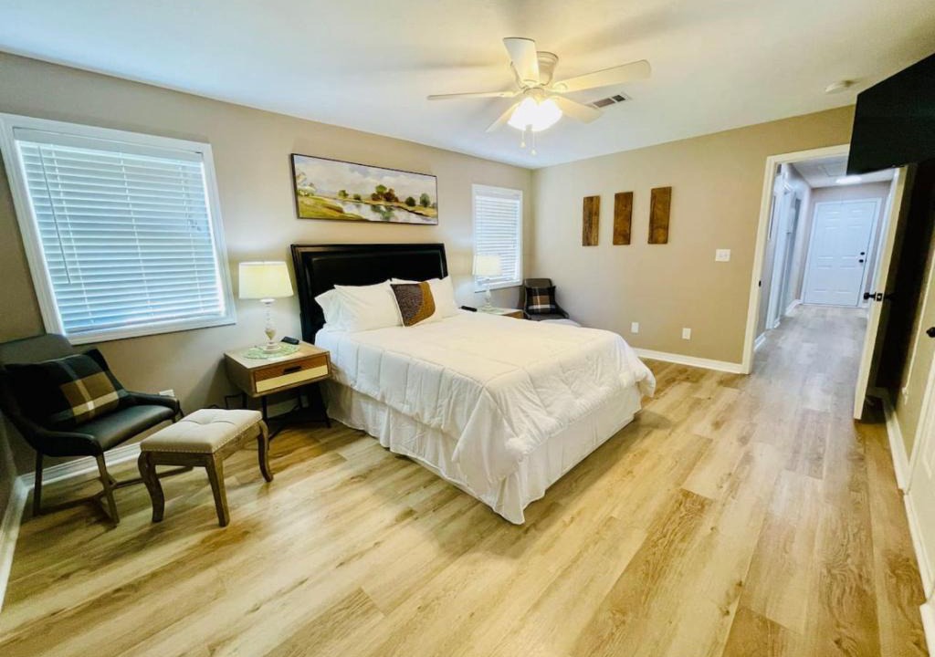 Hammond Apartment | Eastgate 16B spacious comfortable