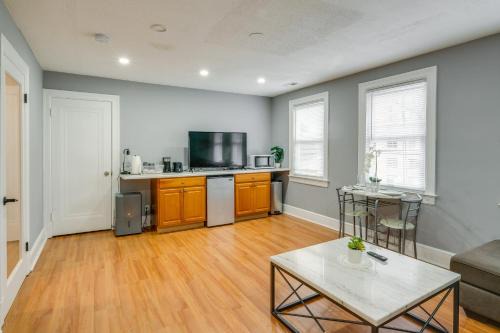 Silver Spring Apartment | Easy Metro Access: WFH-Friendly Apt 7 Mi to DC!