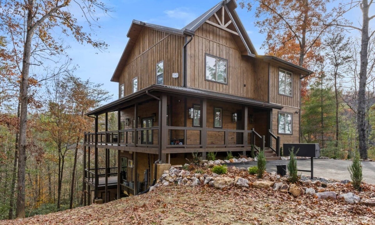 Sevierville Cabin | Easy Stony- New- Hot Tub- Game Room- LUX