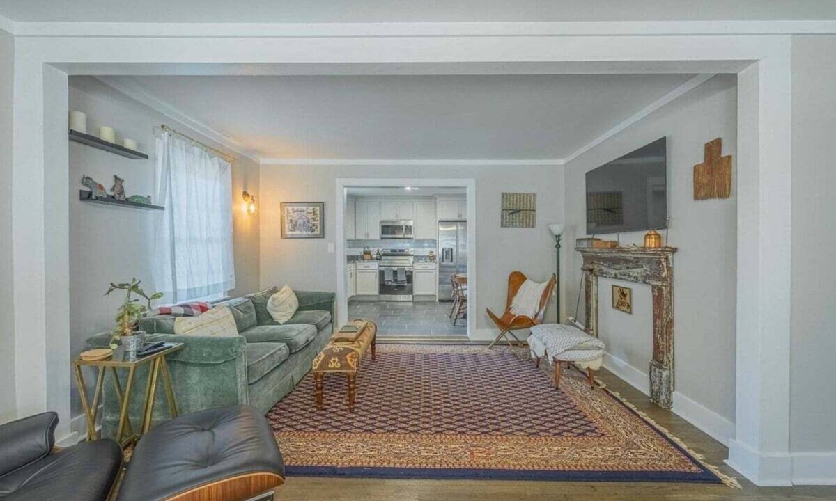 Athens House | Eclectic Inn Downtown - 2 miles to Sanford Stadium