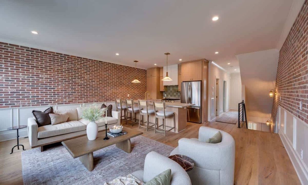 Hillsboro Village House | Eclipse-Walk to Belmont University-Mins 2 Broadway