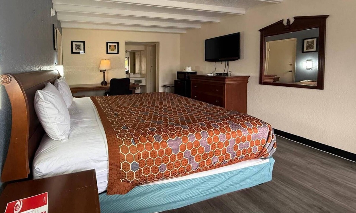 Galax Hotel | Econo Lodge Galax