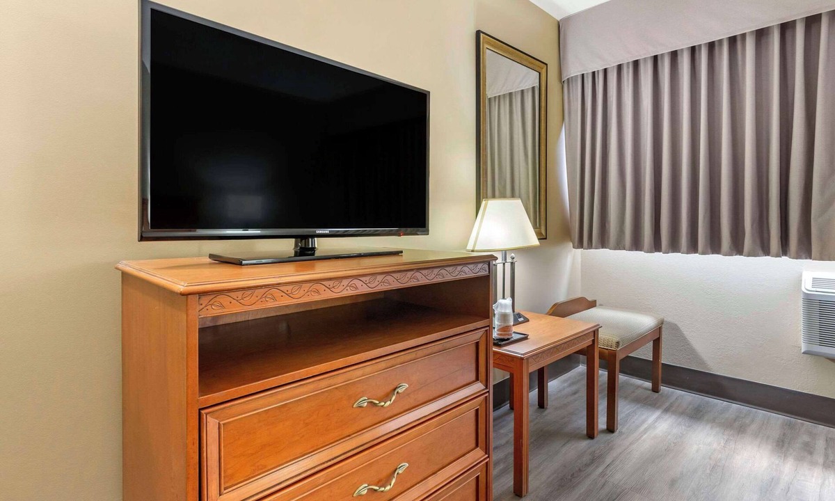 Southern Pines Hotel | Econo Lodge & Suites Southern Pines - Pinehurst