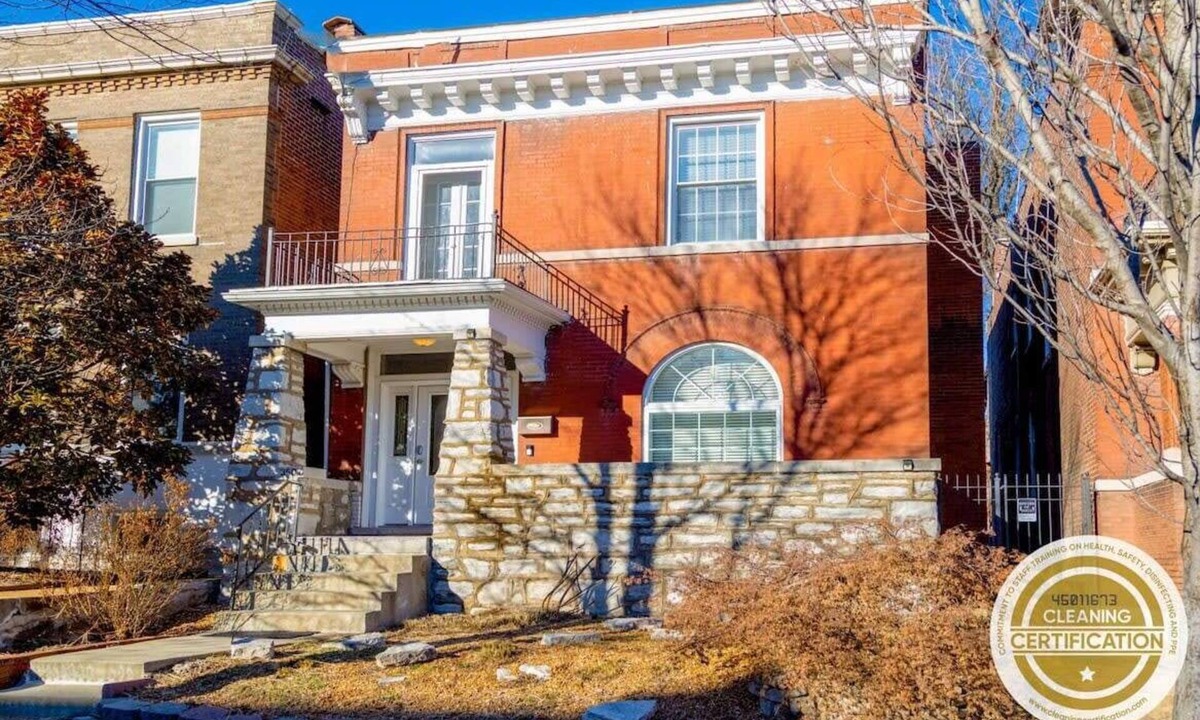 Tower Grove East House | Elegant 6BR-4BA Family Home with Garage ABODEbucks