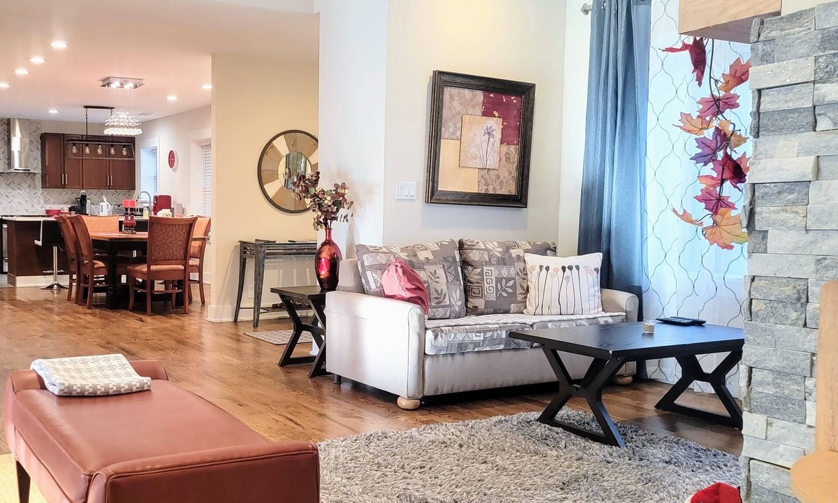 Kenilworth House | Elegant Central Ruby- Around the Corner DWTN AVL 2BDRMs/1 BATH-3 beds sleeps 4