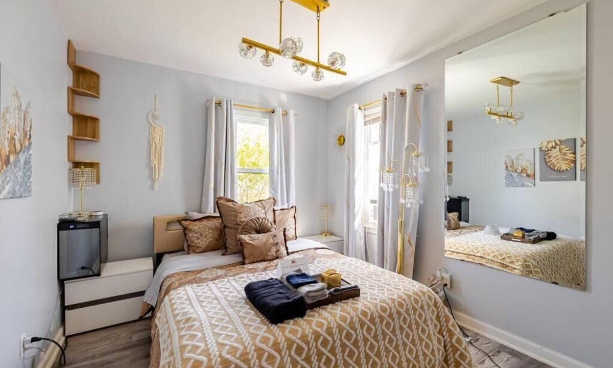 Wyandotte House | Elegant Serene Escape in Wyandotte