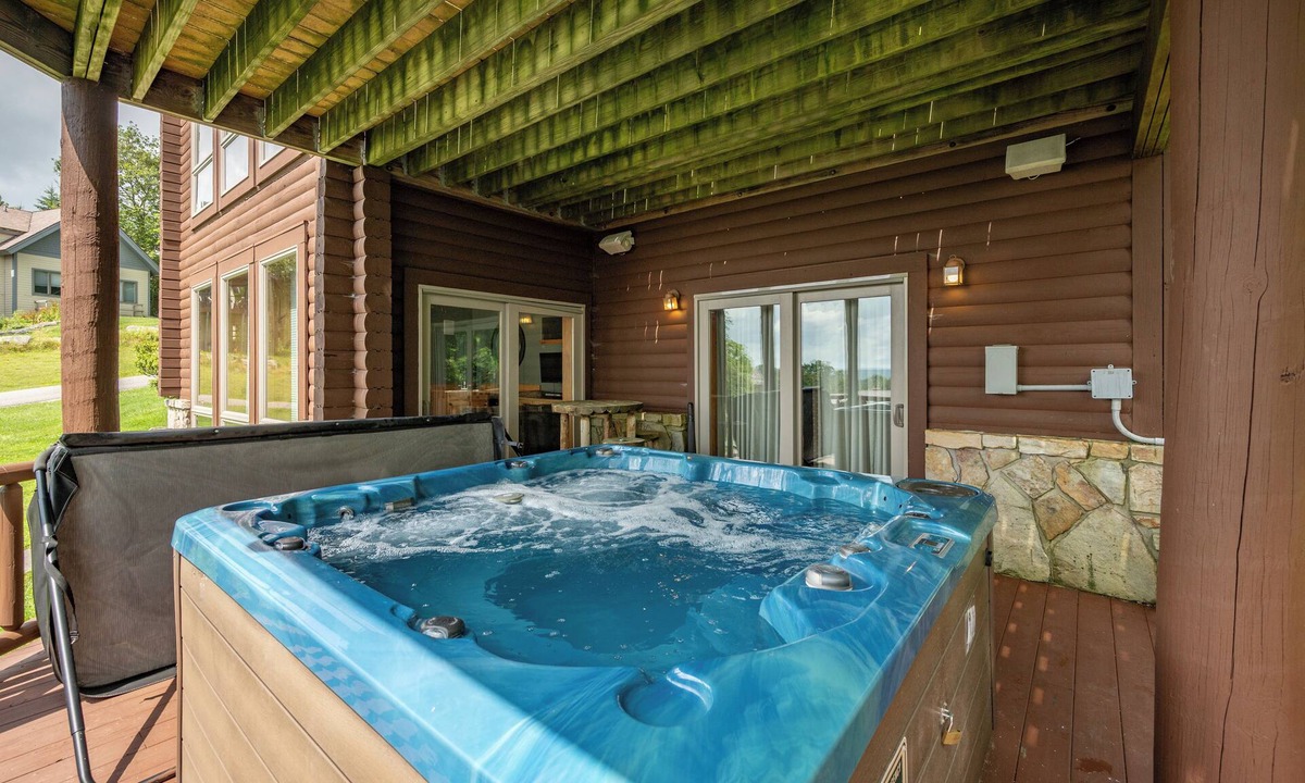 McHenry House | Elegant Ski-In/Out Lodge w/Fireplaces & Hot Tub