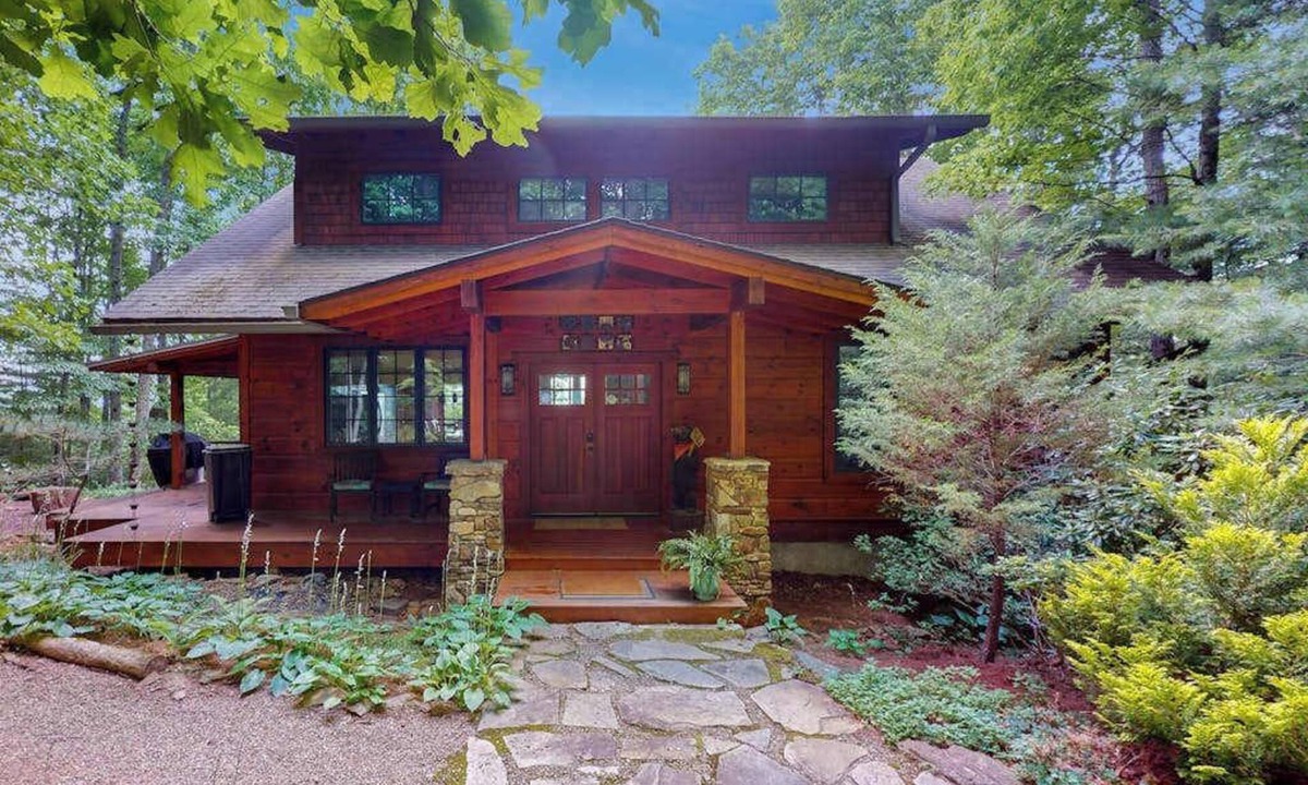 Skyland House | Elkhorn Cabin & Eagles Wing Lodge | 2 Adjacent Cabins | Walk to Spa & Trails