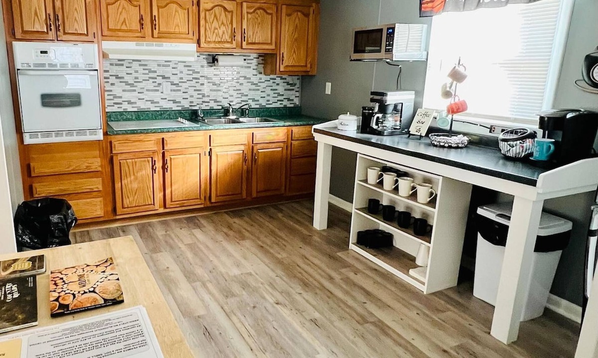 Stafford House | Ellis House Trail Lodging Sleeps 16