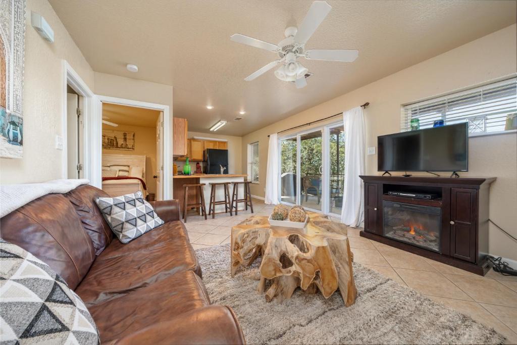 Mid America Apartment | Ember’s View, Spa City Jewel- Lovely Lake Condo