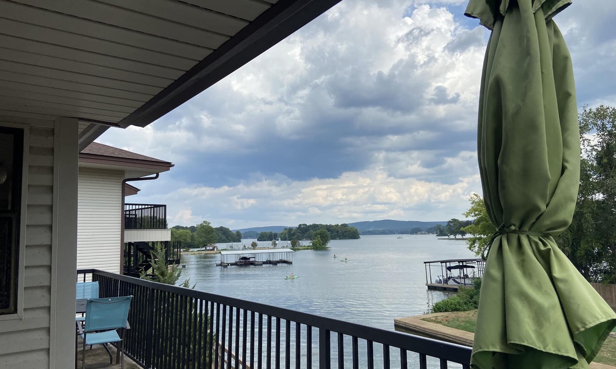 Lake Hamilton Condo | Emerald Isle waterfront resort 7South 2BR/2B balcony pool hottub wonderful view