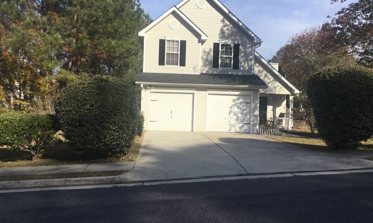 Conley House | Enchanting Cottage Home nearby Airport