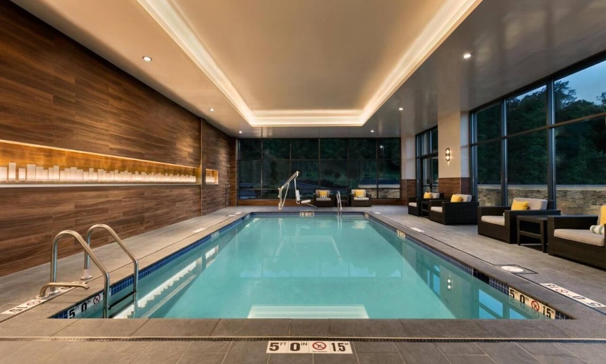 Berkeley Heights Hotel | Enjoy 2 Comfortable Units with Onsite Pool and Pets Allowed