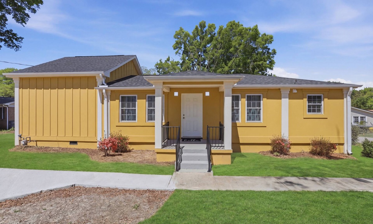 Parker House | Enjoyable 3-bedroom house with AC in charming Greenville