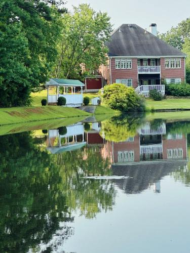 Conyers Apartment | Entire 4BR Lakeview Home with Parking Fast Wi-Fi Conyers